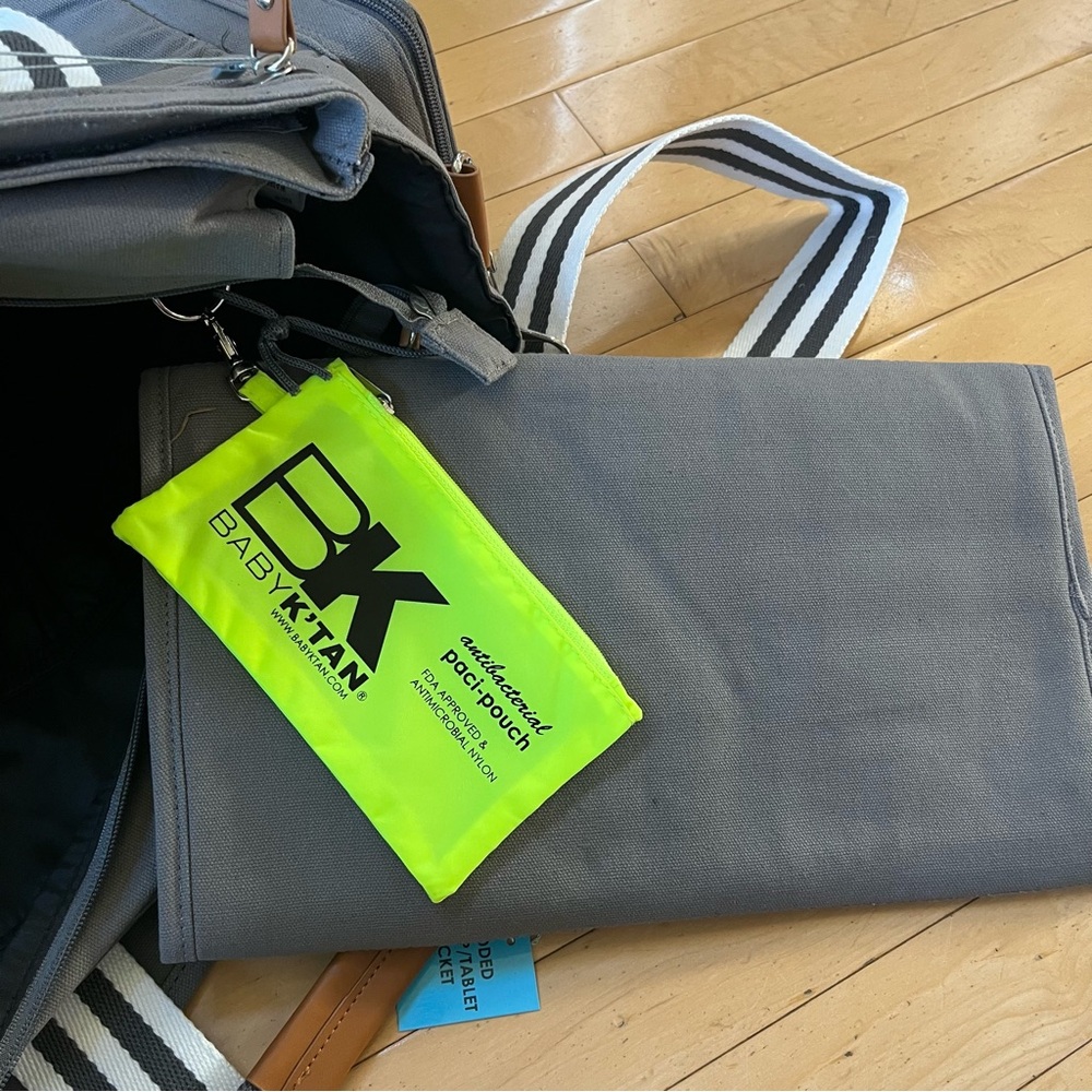 Baby K’tan NEW Wet Dry Insulated Weekender Grey Diaper Bag - Picture 12 of 13